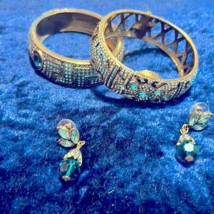 Brand name and very nice looking. Blues in color